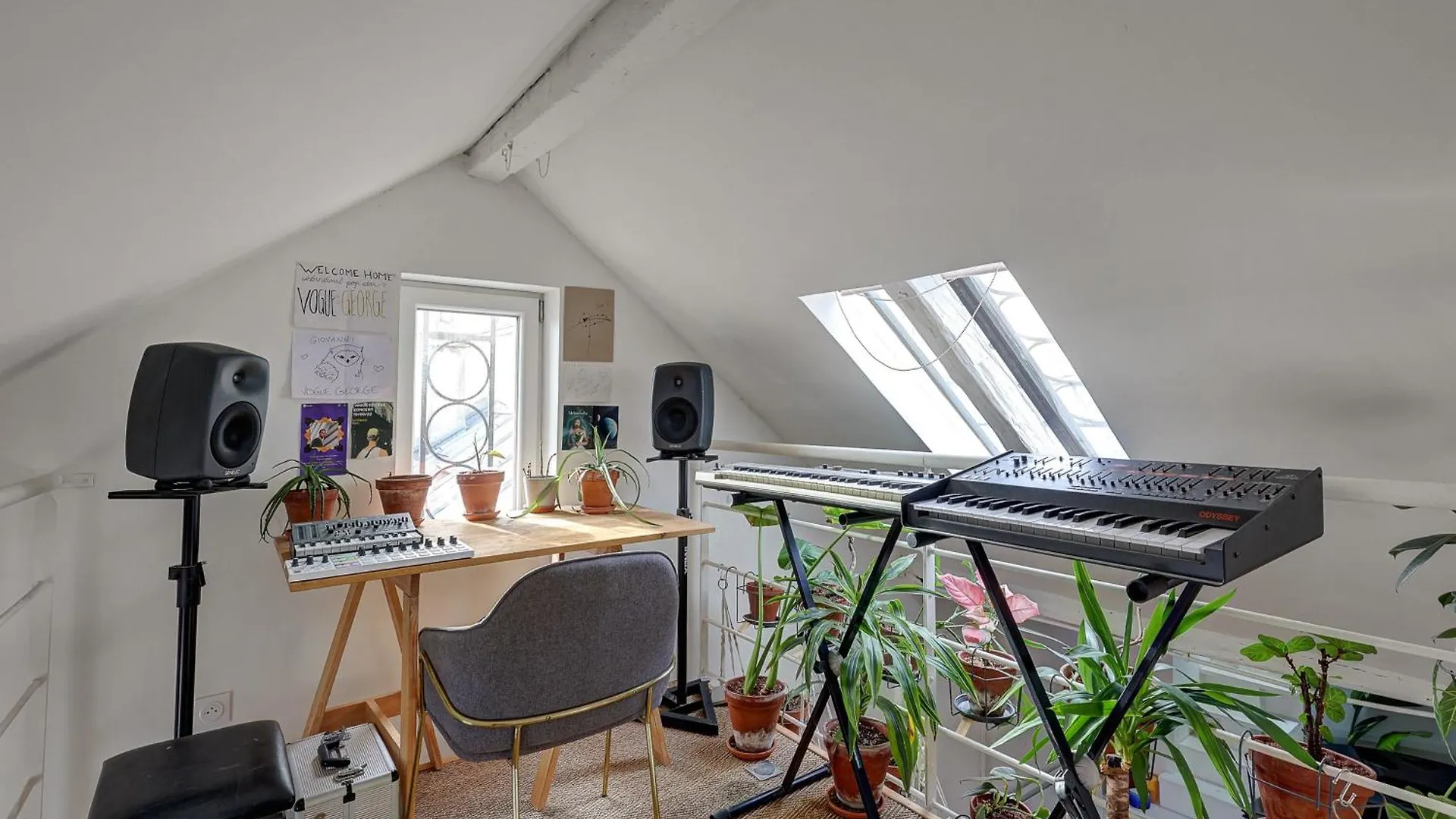 Апартаменты Pretty Parisian Penthouse  Париж