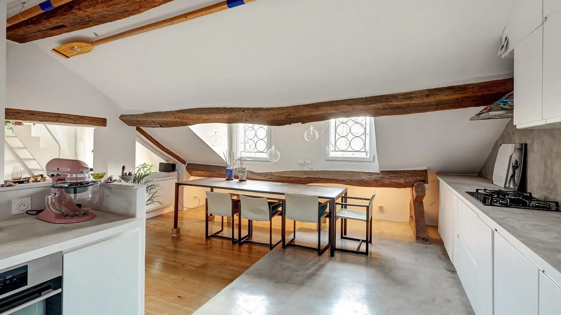 Апартаменты Pretty Parisian Penthouse
