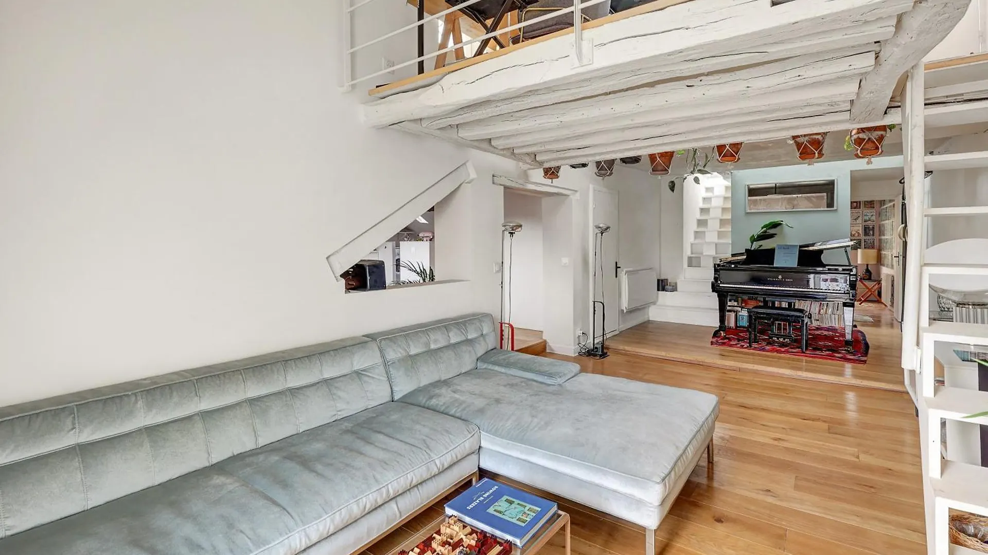 Апартаменты Pretty Parisian Penthouse