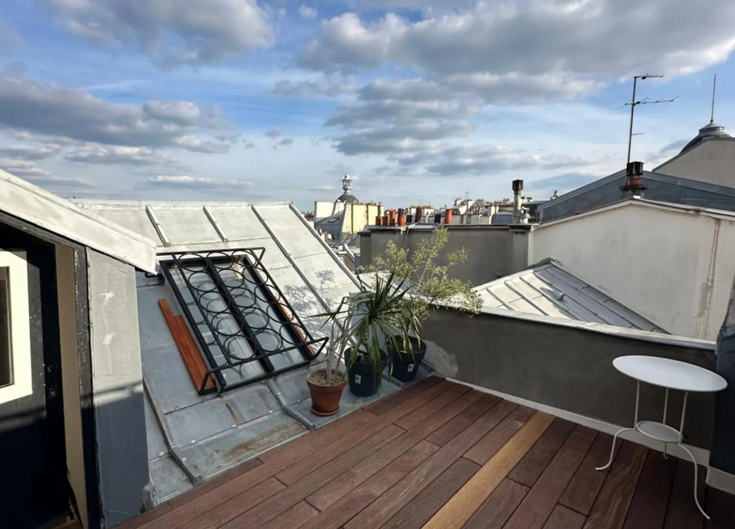 Апартаменты Pretty Parisian Penthouse