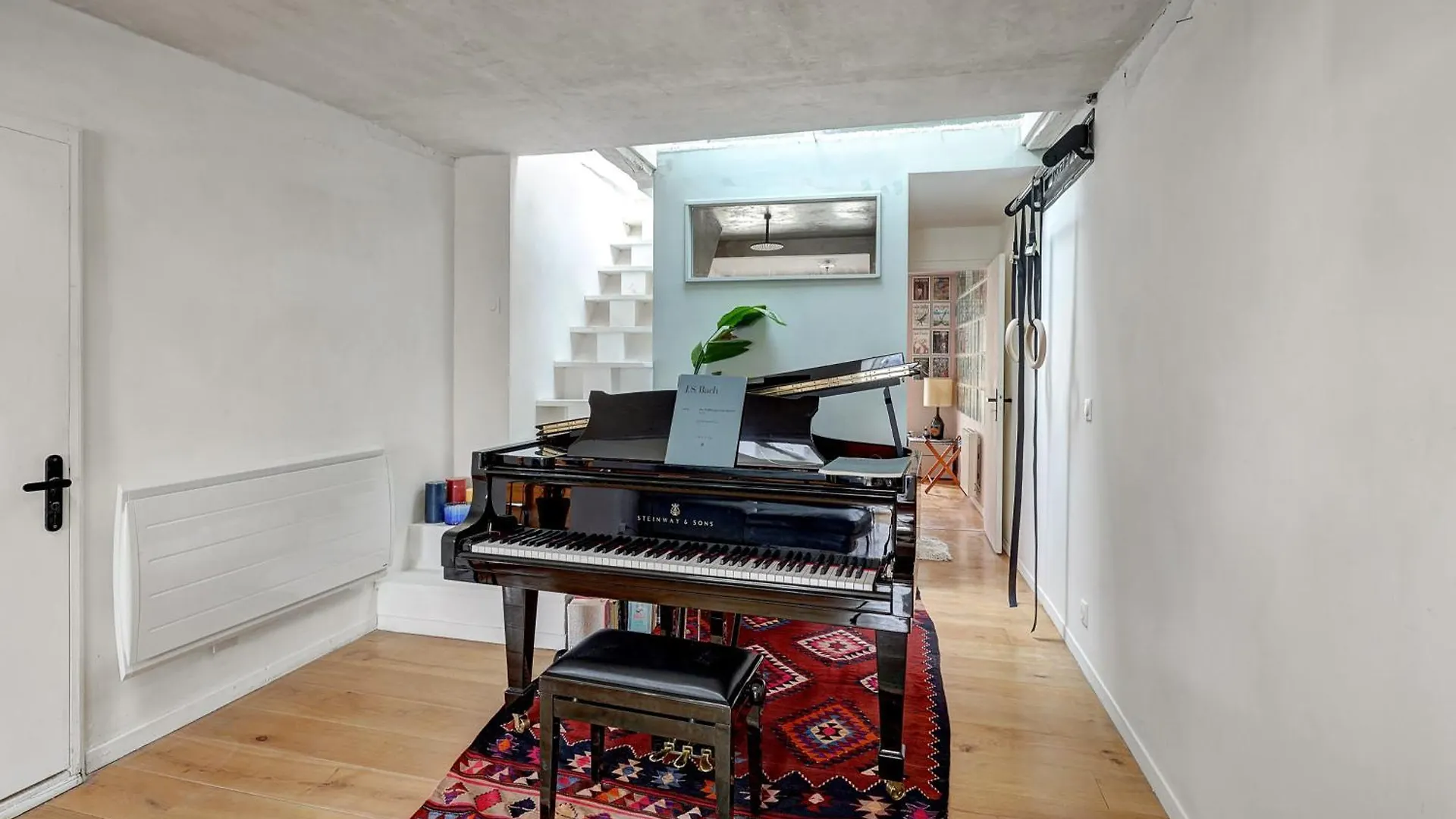 Pretty Parisian Penthouse 아파트